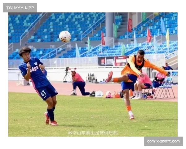 中超球队冬训战术演练，边路传中与中路包抄配合效率成焦点